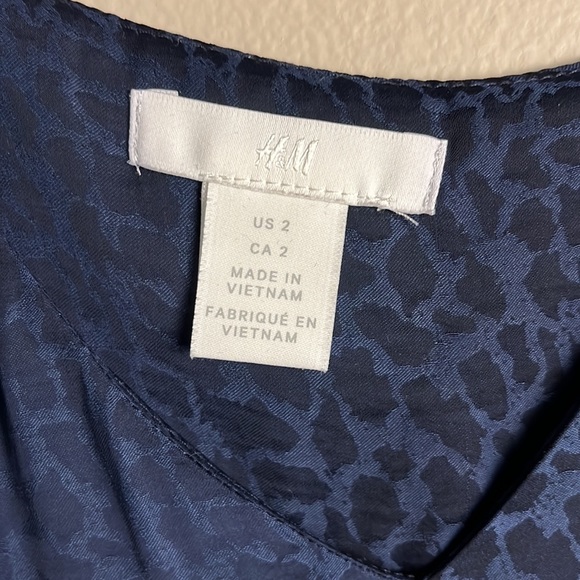 H&M Blue Patterned Top - Picture 2 of 4